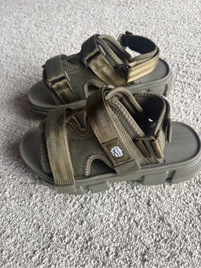 Women’s Olive Green Tactical Strap Sandals - unworn